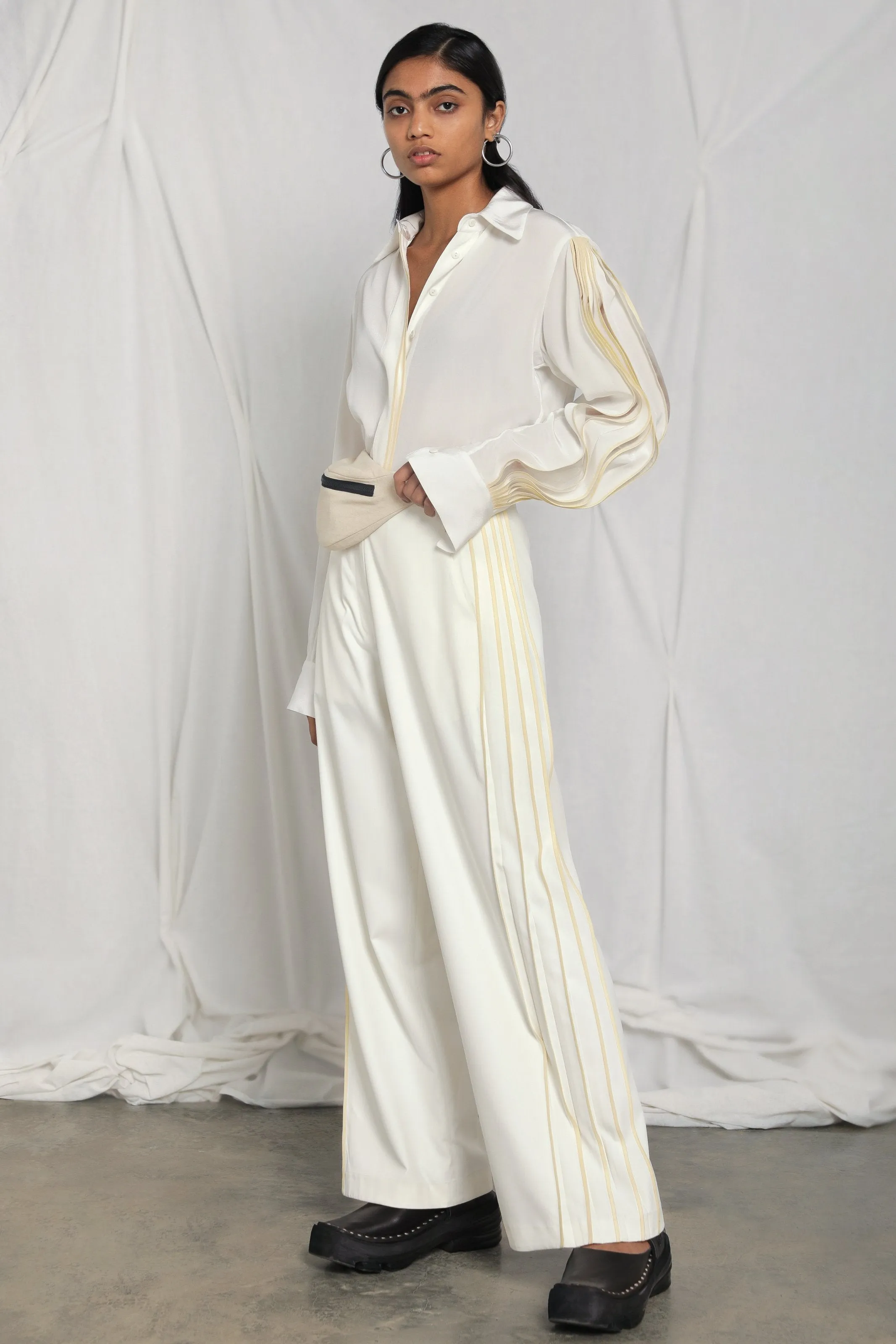 Wide-leg trousers with side pleats