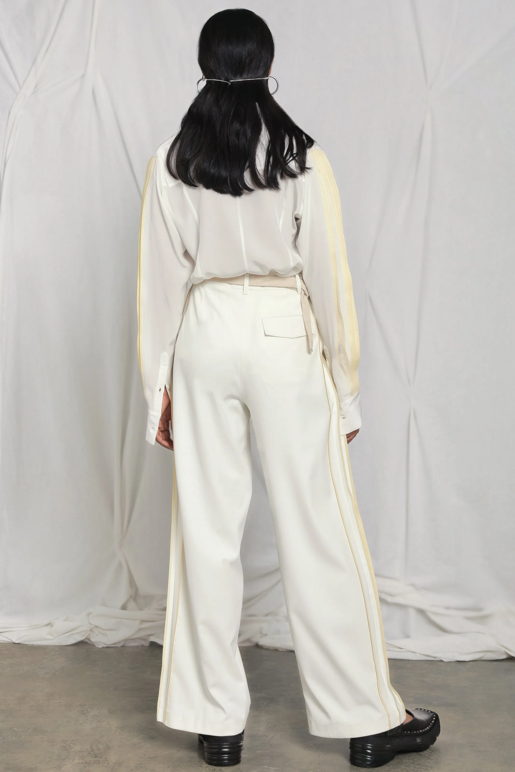 Wide-leg trousers with side pleats